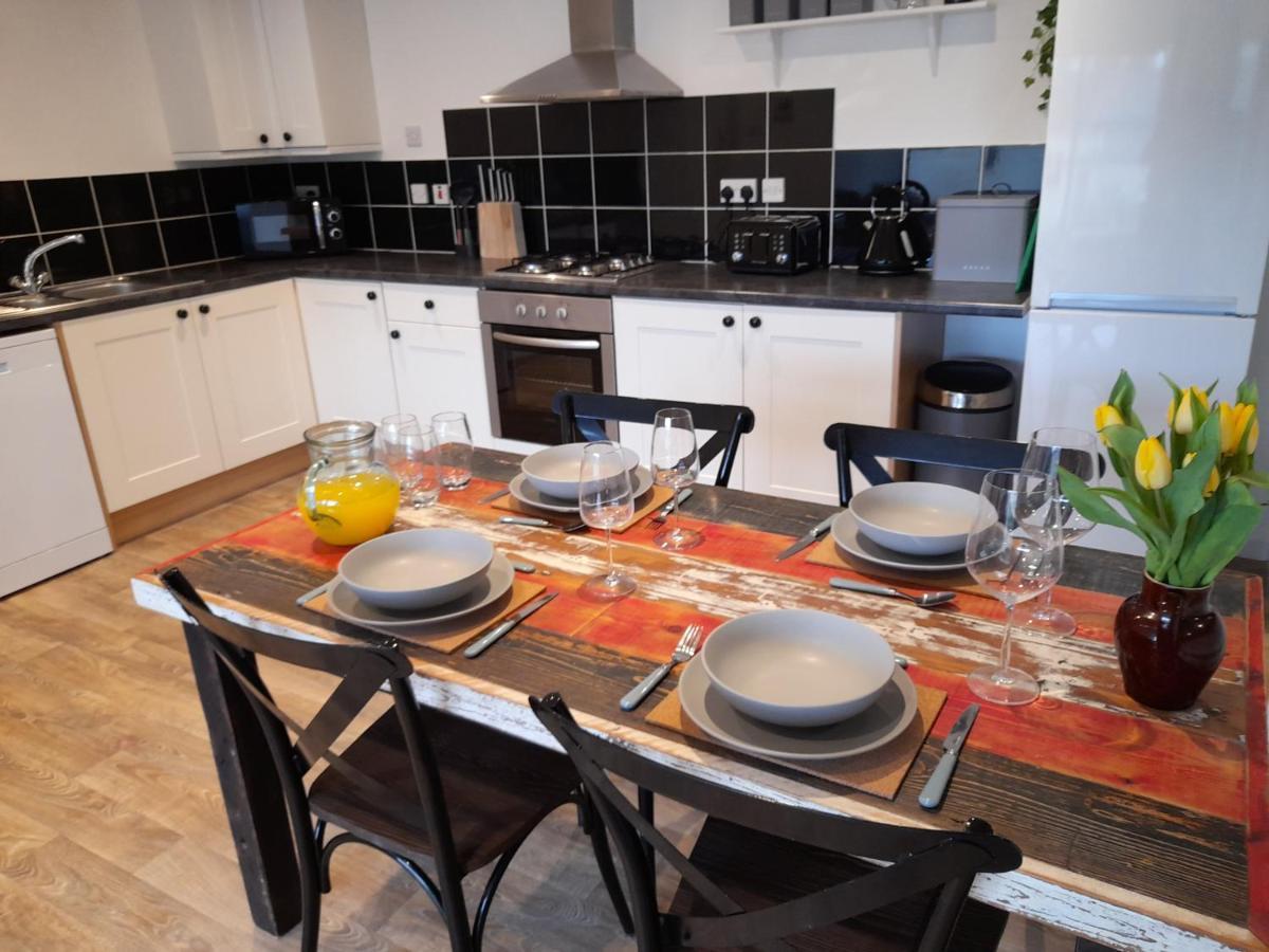 High Tide - 2 Bed Sunny Holiday Home Near Beach With Garden And Parking Ком-Мартин Экстерьер фото